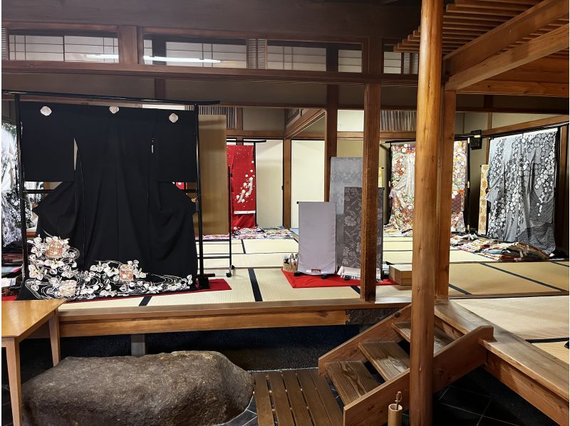 【가나가와 가마쿠라】 「다도 체험」 메이지 창업의 전통 기모노 가게에서 좋아하는 기모노를 골라 입고. 차석 기분을 맛보면서 기모노를 입고 차를 켜 보지 않겠습니까?の紹介画像