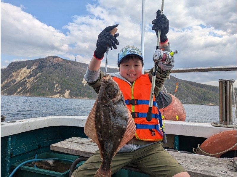 3/24～5/25 Otaru offshore flounder fishing experience. Fishing guide included, beginners are welcome! Come empty-handed!の紹介画像
