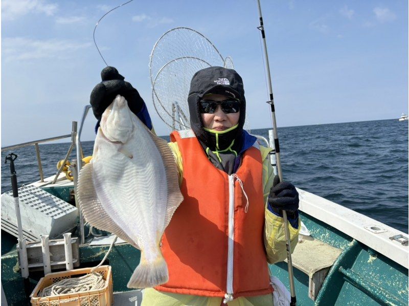 3/29 - 5/31 Experience fishing for flounder off the coast of Otaru with a fishing guide, so even beginners can feel at ease! You can participate empty-handed!の紹介画像