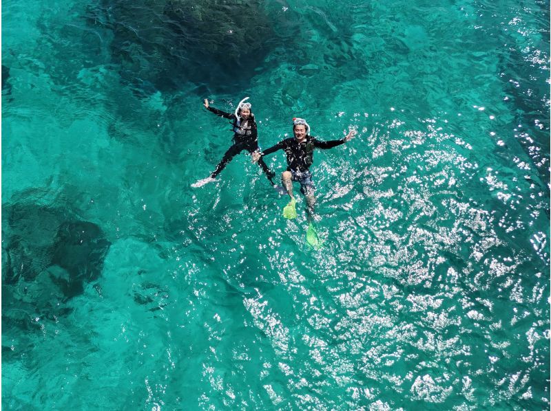 [Miyakojima] One group only, sea turtle snorkel photo tour with drone.