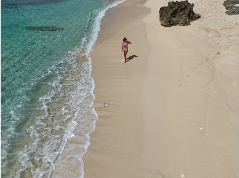 [Miyakojima] One group only, sea turtle snorkel photo tour with drone.