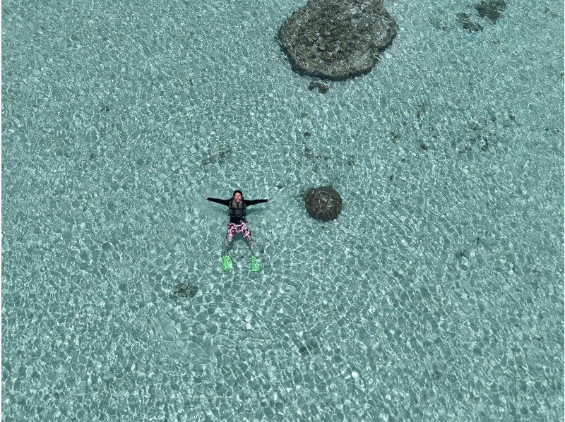 [Miyakojima] One group only, sea turtle snorkel photo tour with drone.