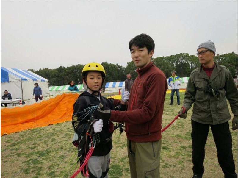 新春キャンペーン！！親子でご参加！！お車来場限定割引！！親子でパラグライダー浮遊体験！小学生～高校生を含むご家族向け一日コース！！の紹介画像