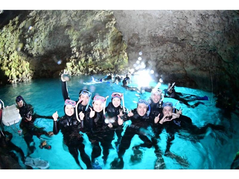 [Okinawa/Onna Village] Aono Cave Float (Funaba) free photo & video footage and fish experienceの紹介画像