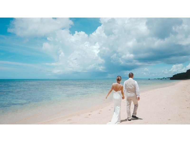 "SALE!" [Okinawa, Onna Village] Beach wedding photo ✳︎ 2-3 hour plan! All dresses and costume rentals included + 1 hour of shooting and all data gift!の紹介画像