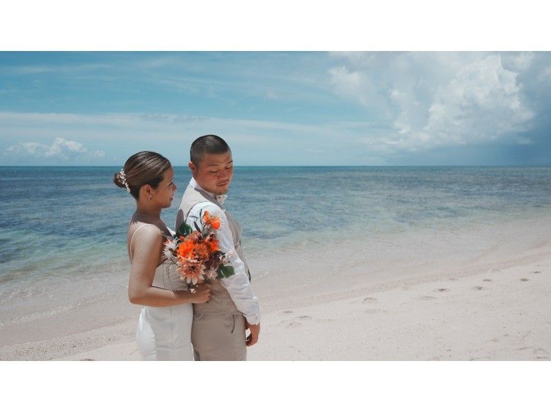 "SALE!" [Okinawa, Onna Village] Beach wedding photo ✳︎ 2-3 hour plan! All dresses and costume rentals included + 1 hour of shooting and all data gift!の紹介画像