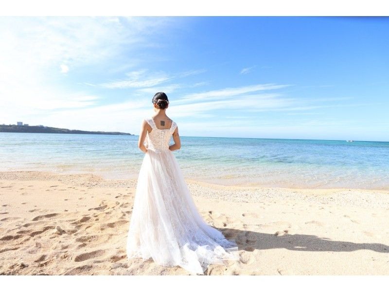 [Okinawa, Onna Village] Okinawa wedding photo 2-3 hours! All dresses and costume rentals included + 1 hour of unlimited shooting & all data gift! Hair and makeup can be selected!の紹介画像