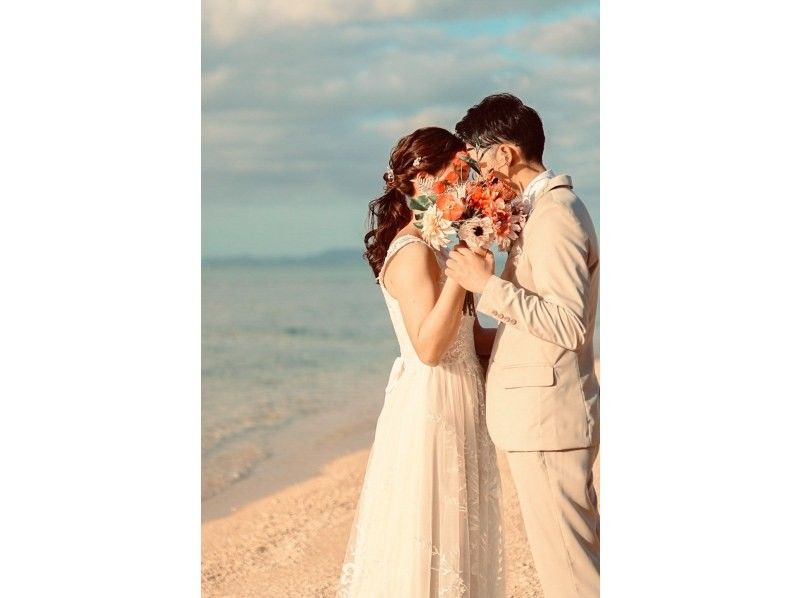 "SALE!" [Okinawa, Onna Village] Beach wedding photo ✳︎ 2-3 hour plan! All dresses and costume rentals included + 1 hour of shooting and all data gift!の紹介画像