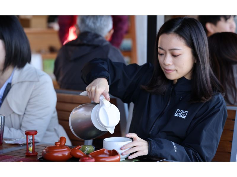 [静冈/挂川]预约特别的用餐体验，您可以一边欣赏茶田，一边享用自己采摘的茶叶！专属于您的特别时刻！空中茶园餐厅の紹介画像