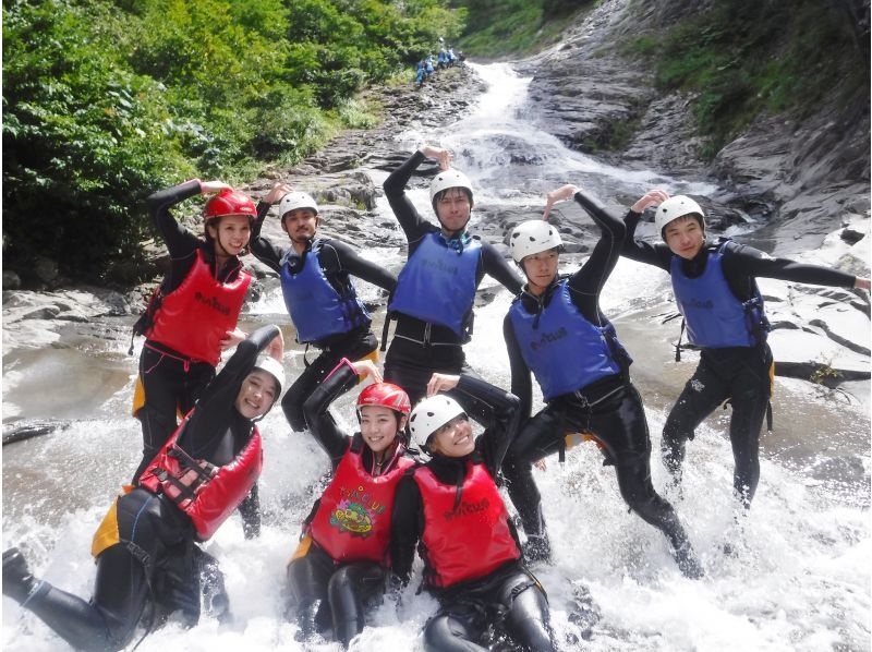 ＜ July-September ＞ [Gunma ・ On the water】 canyoning half-day Course !! Theme parks Play with!の紹介画像