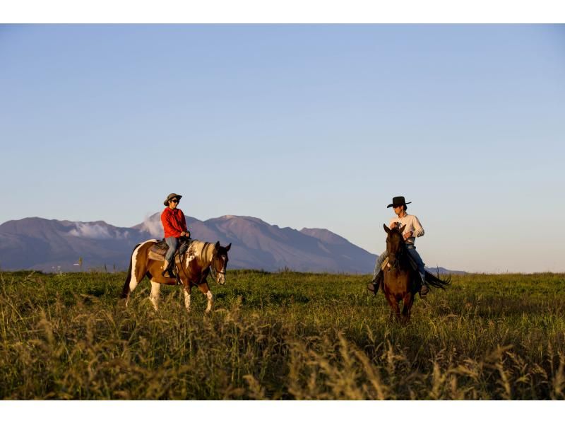949 [Aso] Horseback riding experience (Horse trekking: Wild West course)の紹介画像