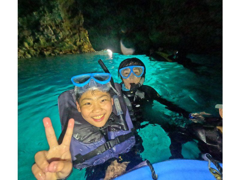 Super Summer Sale 2024 [Okinawa, Onna Village] Go by boat! Blue Cave Snorkeling Free GOPRO photography Brother Lau's shop! Same-day reservations OK!の紹介画像
