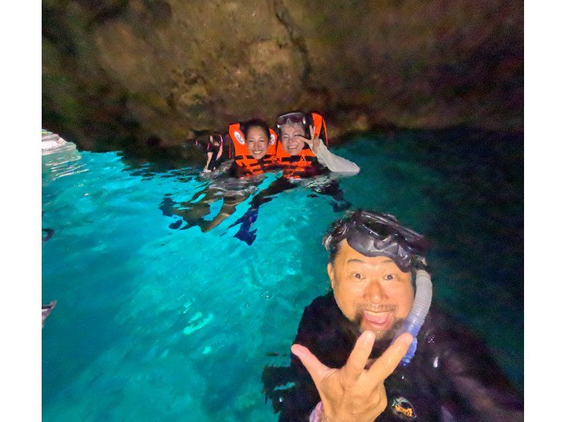 Same-day reservations OK! [Okinawa, Onna Village] Go by boat! Blue Cave Snorkeling Free GOPRO photography Brother Lau's shop! Same-day reservations OK!の紹介画像