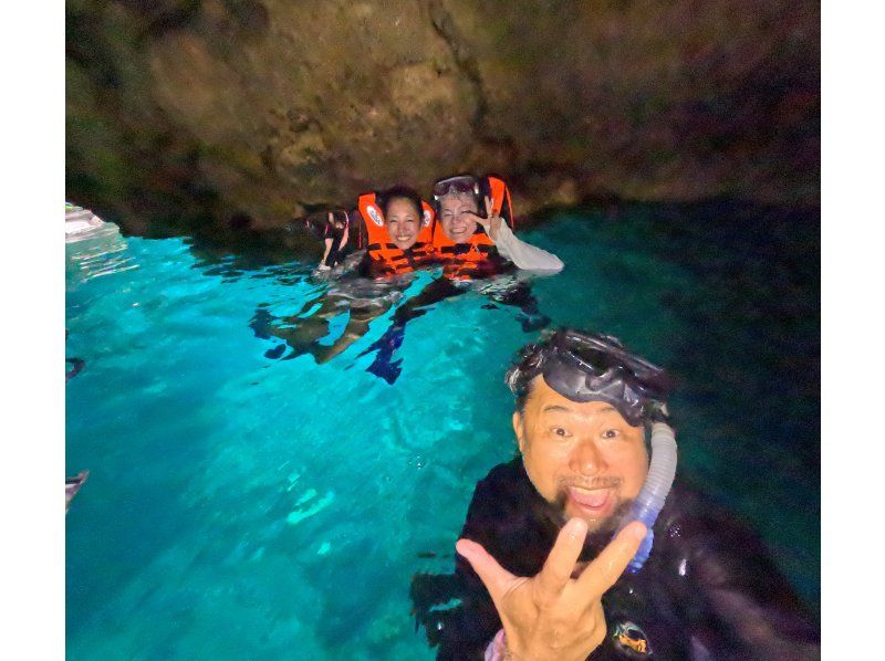 当日予約OK！【沖縄・恩納村】ロングタイム青の洞窟スノーケリング　GOPRO撮影無料　ラウ兄のお店！当日予約OK！の紹介画像