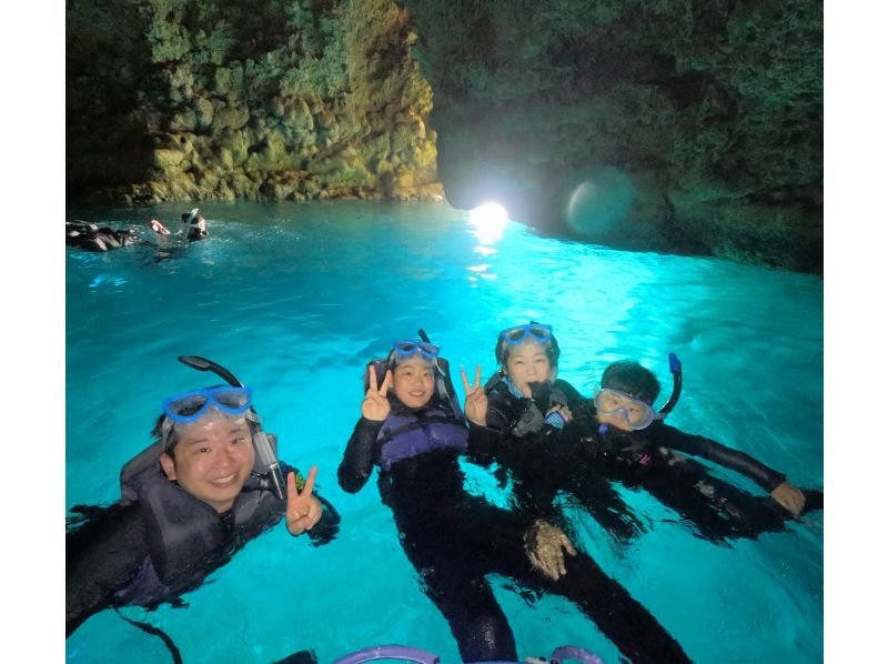 2024 [Okinawa, Onna Village] Go by boat! Blue Cave Snorkeling Free GOPRO photography Brother Lau's shop! Same-day reservations OK!の紹介画像