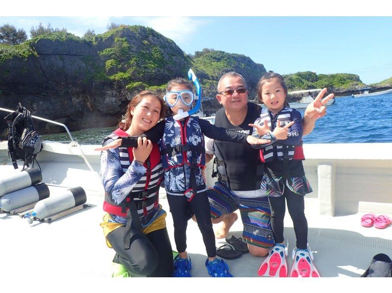 Same-day reservations OK! [Okinawa, Onna Village] Go by boat! Blue Cave Snorkeling Free GOPRO photography Brother Lau's shop! Same-day reservations OK!の紹介画像
