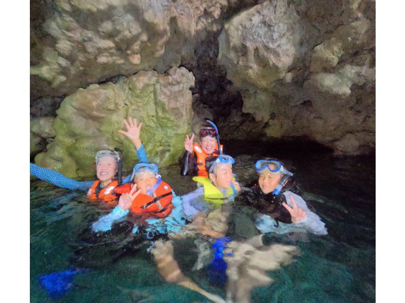 当日予約OK！【沖縄・恩納村】ロングタイム青の洞窟スノーケリング　GOPRO撮影無料　ラウ兄のお店！当日予約OK！の紹介画像