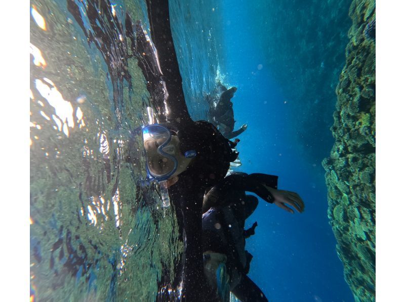 Same-day reservations OK! [Okinawa, Onna Village] Go by boat! Blue Cave Snorkeling Free GOPRO photography Brother Lau's shop! Same-day reservations OK!の紹介画像
