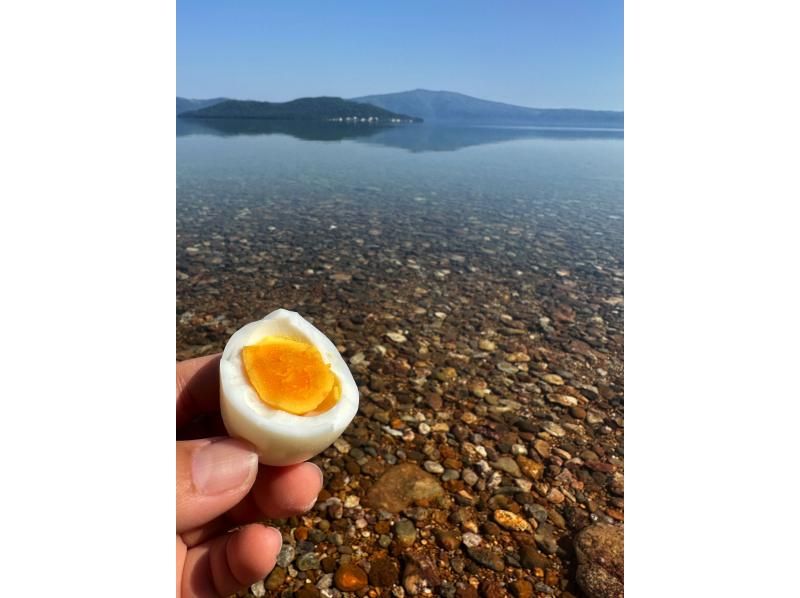 【홋카이도·굴사로호】그룹으로 SUP & 온천 계란 체험 투어! 굴사로 호수에서 솟아나는 원천에서 삶은 달걀 SUP 투어! | 투어 사진 포함の紹介画像