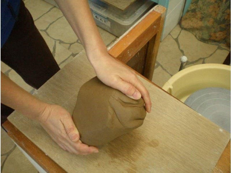 [5 minutes from Nagoya Station, Aichi] Pottery wheel experience. Practice + wheel production only for 45 minutes. Make one piece together with the instructor!の紹介画像