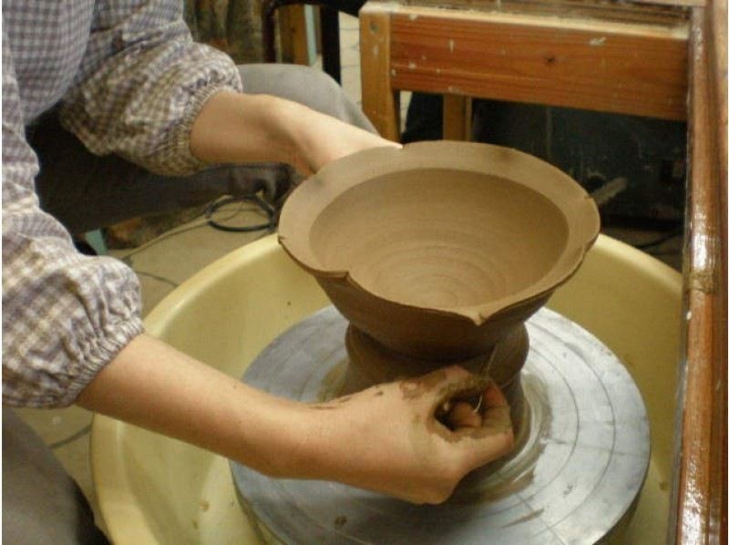 [5 minutes from Nagoya Station, Aichi] Pottery wheel experience. Practice + wheel production only for 45 minutes. Make one piece together with the instructor!の紹介画像