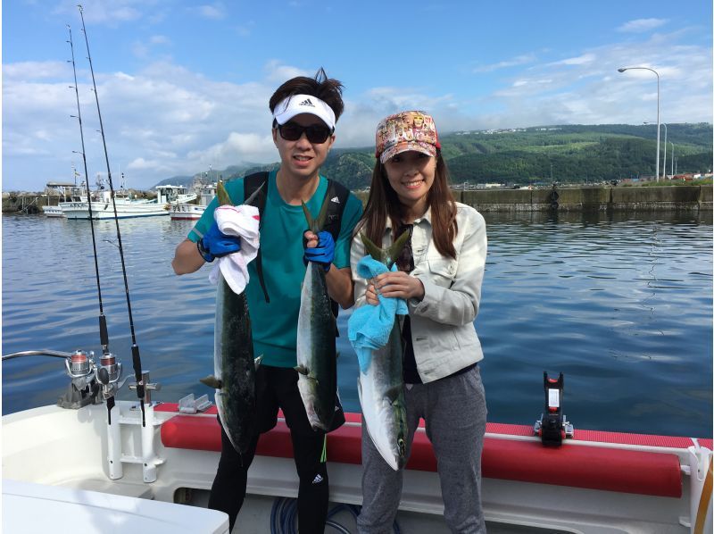 6/1~9/30 Boat fishing experience off the coast of Shakotan, Hokkaido - Fishing guide included, so beginners can feel at ease!の紹介画像