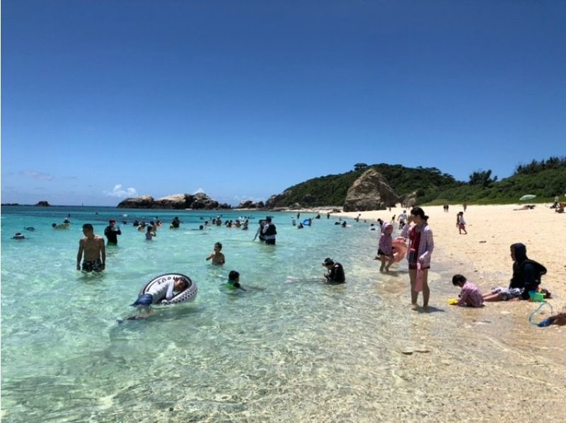 【那覇発／慶良間日帰り】チャータークルーザーで行く！慶良間諸島『渡嘉敷島』阿波連ビーチ海水浴ツアーの紹介画像