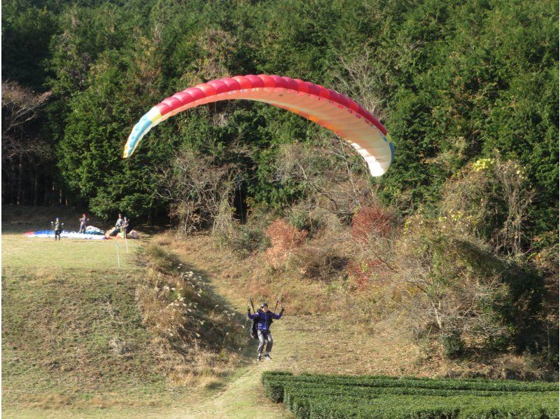 【埼玉・ときがわ町】マンツーマンレッスンで斜面を使って飛んでみよう！パラグライダー浮遊体験に挑戦””の紹介画像