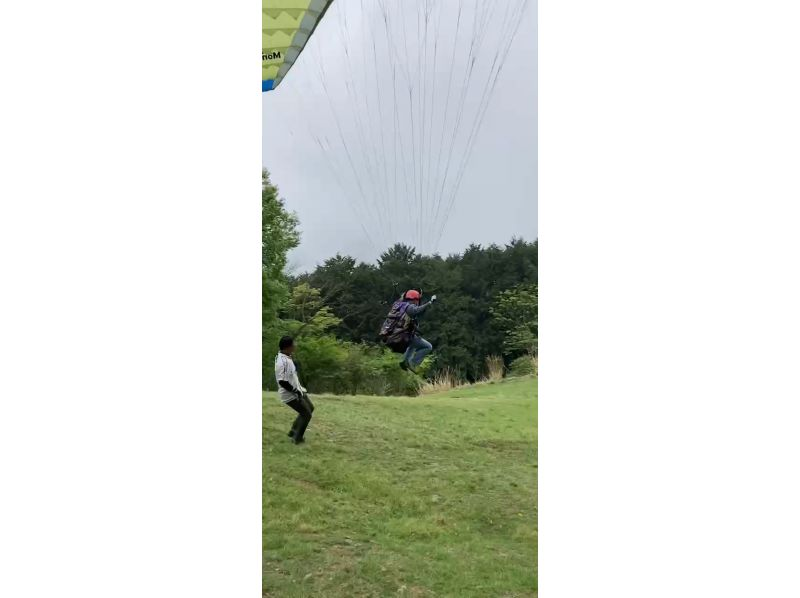 【埼玉・ときがわ町】マンツーマンレッスンで斜面を使って飛んでみよう！パラグライダー浮遊体験に挑戦””の紹介画像