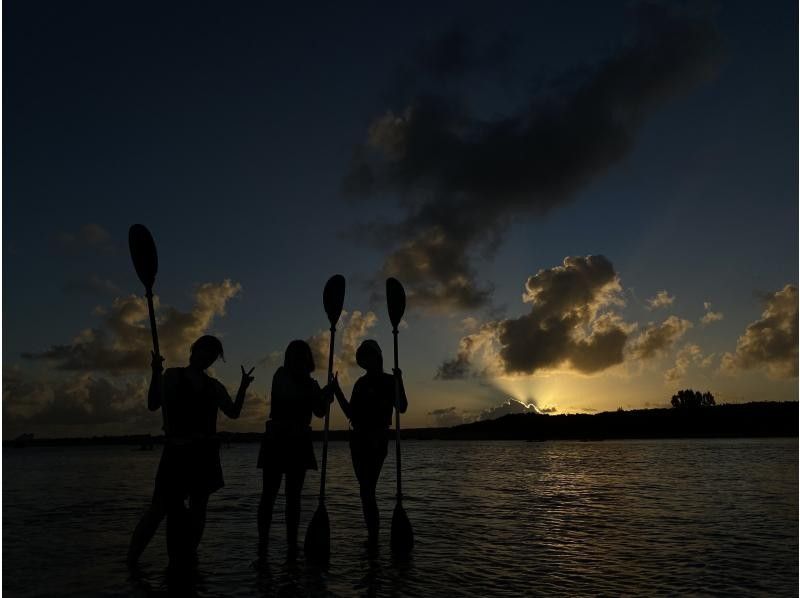 【石垣島/２時間】☆煌びやかなサンセット&times;夜のマングローブ&times;星空ナイトカヤック☆わくわくの大人気欲張体験ツアー♪【宮良川出発】の紹介画像