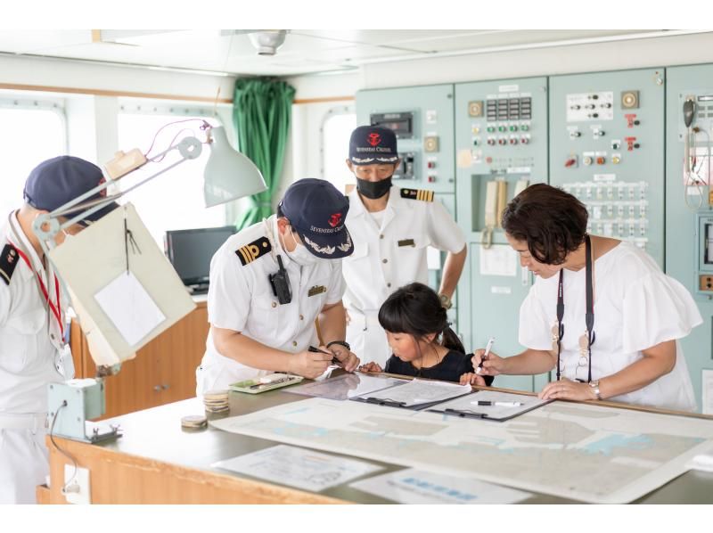 [Work Experience & Lunch Cruise] Experience the work of a captain or chief engineer! Become a kids crew member and work at Luminous Kobe 2! “GW work experience”の紹介画像