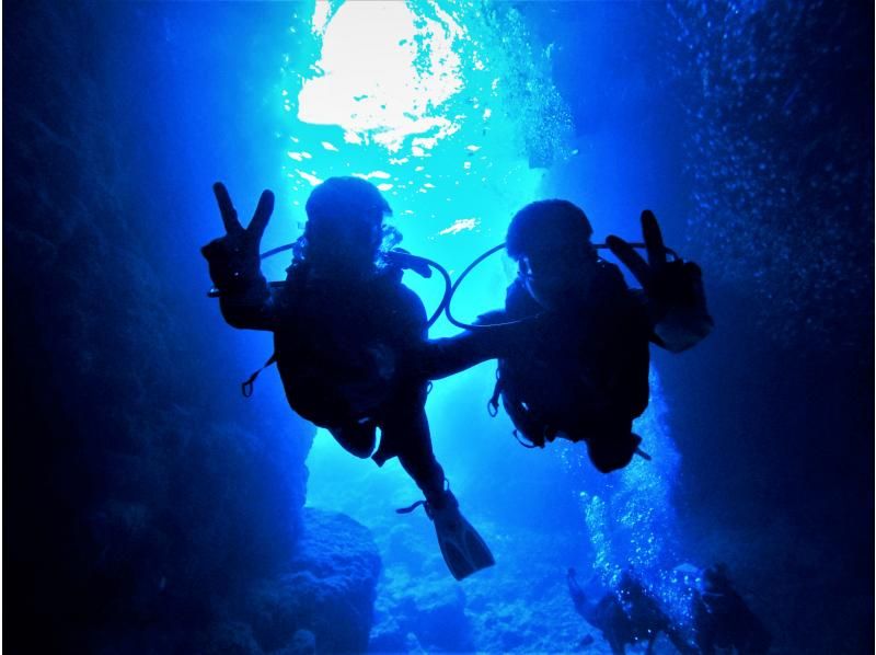 [Blue Cave❤ Private trial diving for one person] Free GoPro photos and videos sent straight to your smartphone♪ Free towels and sandals♪ Free feeding!の紹介画像