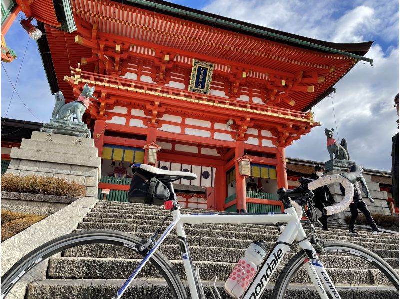 ทัวร์ปั่นจักรยานที่เกียวโต "Road Bike Rental Japan LLC" ศาลเจ้าฟูชิมิอินาริและจักรยาน