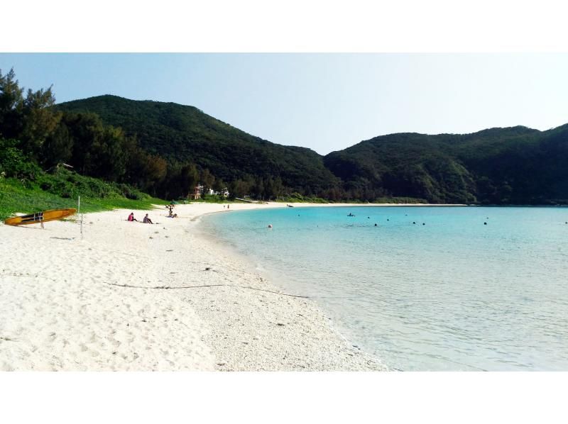 【那覇発／慶良間日帰り】チャータークルーザーで行く！慶良間諸島『渡嘉敷島』とかしくビーチ海水浴ツアーの紹介画像