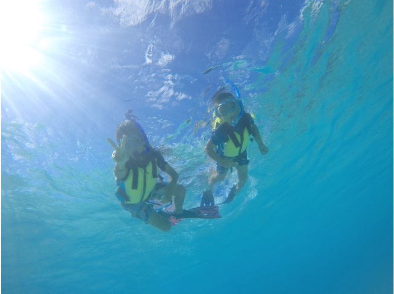 【那覇発／慶良間日帰り】チャータークルーザーで行く！慶良間諸島『渡嘉敷島』海がめシュノーケリングツアーの紹介画像
