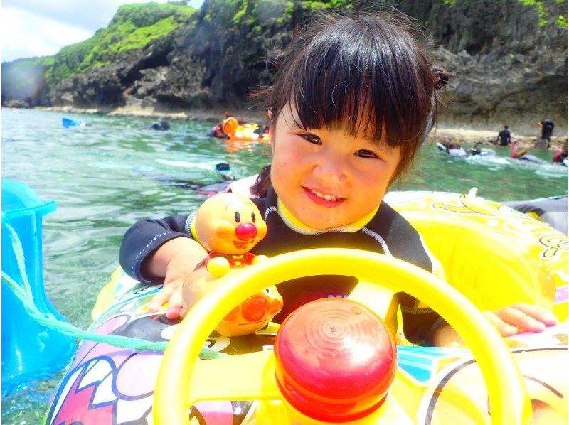 【1組貸切制】青の洞窟シュノーケル&《SUP・カヤック》選べるオプションツアー2歳〜70歳まで参加可｜写真撮影無料｜餌やり体験付き｜の紹介画像