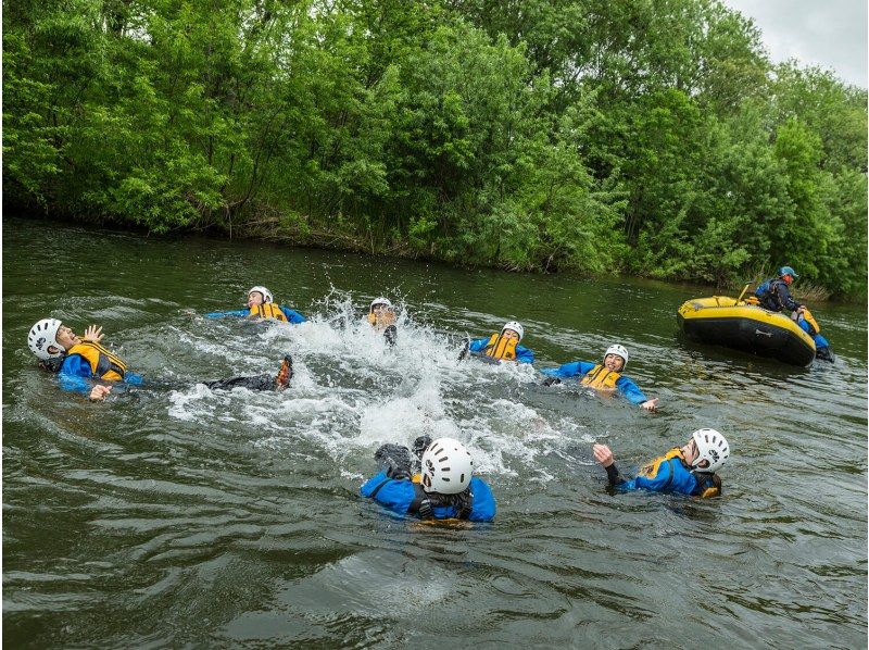 【北海道・札幌市内】＼4～5月限定／定山渓激流ラフティング★小金湯温泉まつの湯入浴券付き）:アミューズスポーツ(AMUSE SPORTS)