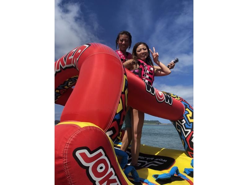[从冲绳/海底公路/滨比嘉岛出发] 3 小时滑翔伞 + 定制海上运动如果您不确定，这就是您的最佳选择！非常受欢迎的计划！贪心的人必看の紹介画像