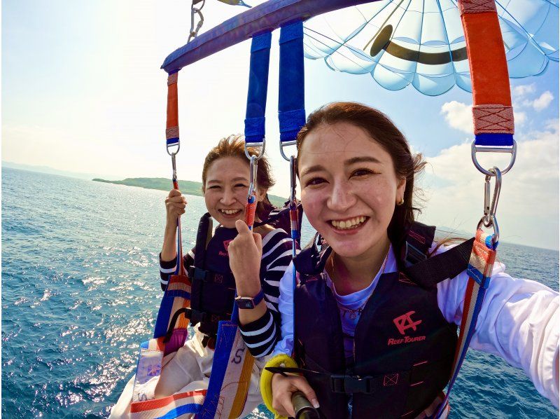 [Kouri Island Parasailing] End of rainy season sale in progress☆ [Island of Love] Take a walk in the sky above Heart Rock - Okinawa's longest rope at 200m! Half price for elementary and junior high school students☆の紹介画像