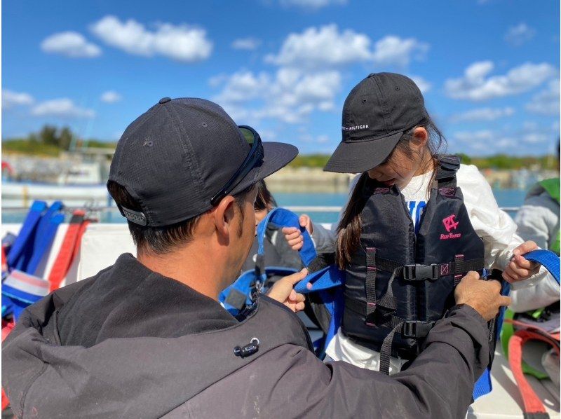 【古宇利島パラセーリング】春休み割引あり☆【恋の島】ハートロック上空を空中散歩～沖縄最長ロープ200m！GOPRO無料^^【絶景・秘境】の紹介画像