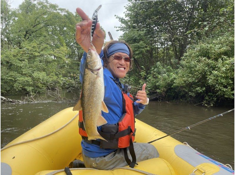 [Hokkaido/Teshikaga] Raft boat fishing 1-day tour. We provide a special fishing experience. Let's explore the points that were out of reach together!の紹介画像