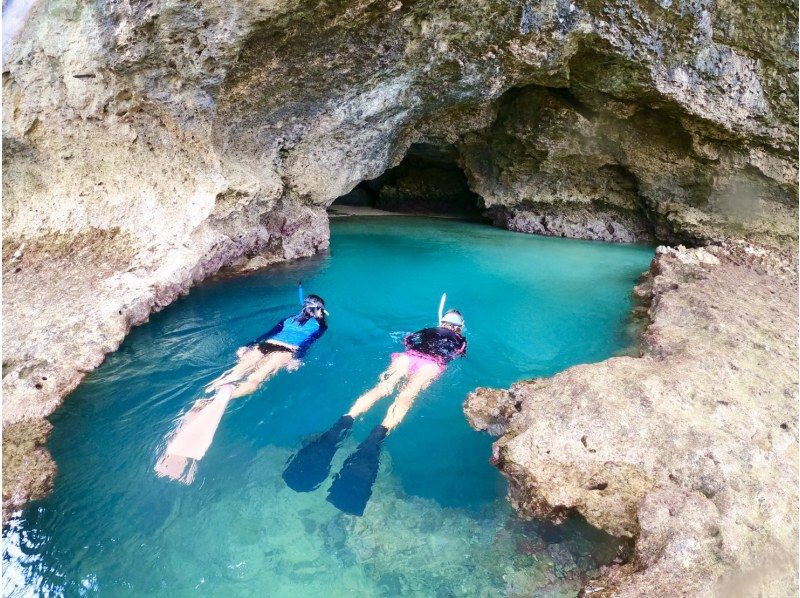 超お得セット / 2大人気スポットへ！【石垣島】幻の島＋青の洞窟＋ウミガメシュノーケル《写真データ・送迎付き＆器材無料》