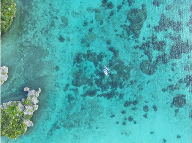 [Private tour for one group] Ishigaki Island's No. 1 beach "Kabira" Clear Sup tour "4K. Free drone video and photography" & "Free video recording of every moment during the tour with GoPro"の紹介画像