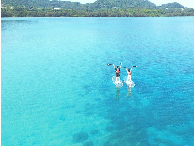 [Kabira Bay / Private tour for one group] Clear Sup tour "4K. Free drone video and photography" & "Free video recording of every moment during the tour with GoPro"の紹介画像