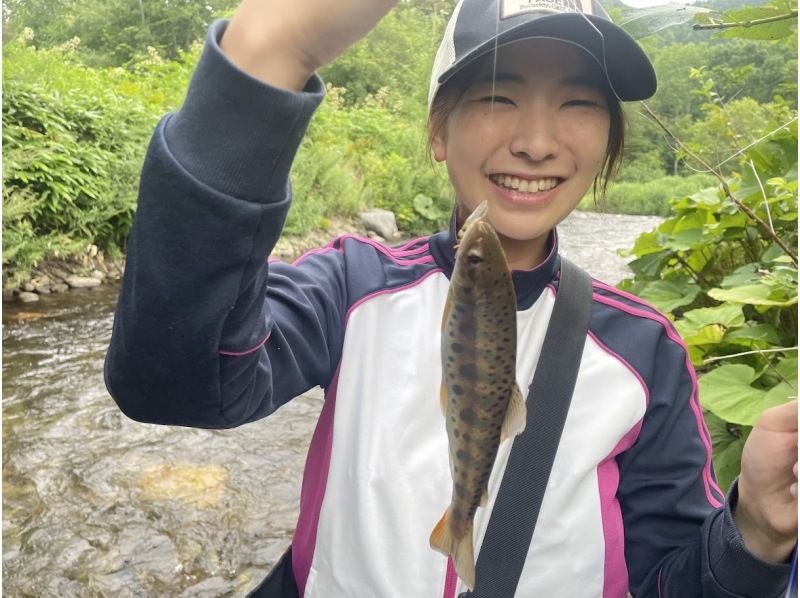 【北海道・弟子屈】心と体をリフレッシュ！北海道の大自然を満喫する渓流釣りツアーの紹介画像