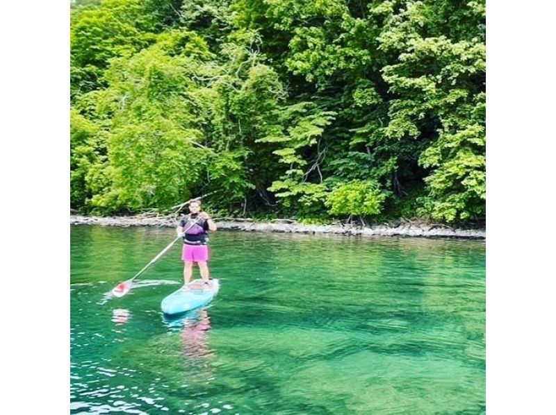[Hokkaido, Sapporo, Chitose SUP experience] 100% English guided! SUP cruising on Lake Shikotsu, Japan's best water quality for 11 consecutive years! SIJ certified schoolの紹介画像