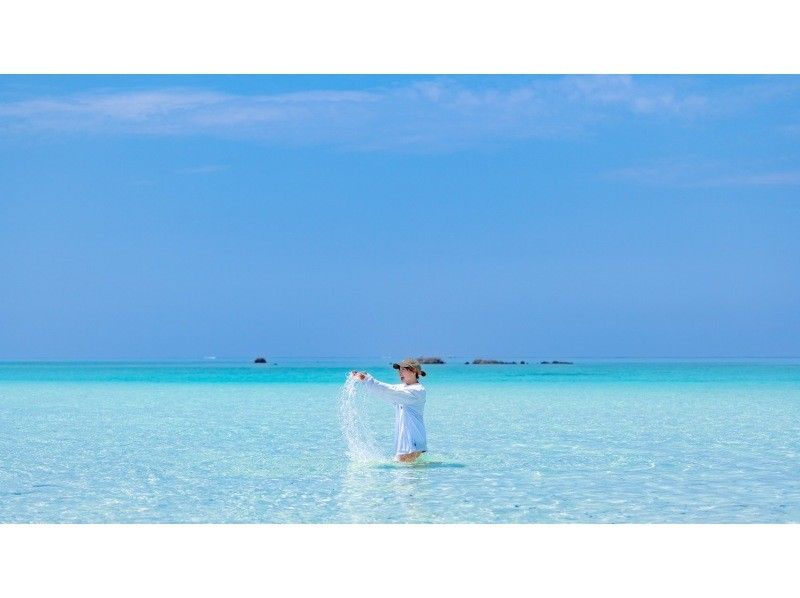  【ANA誌掲載】感動&大満足の半日★幻の島上陸ドローン撮影無料&times;ウミガメシュノーケル★【2歳〜85歳】写真・送迎無料！シャワー＆駐車場完備の紹介画像