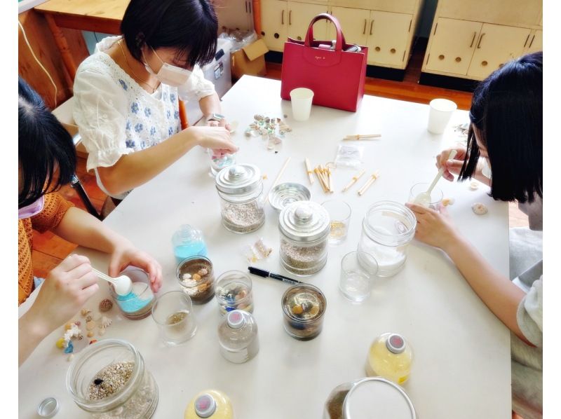 【宮崎・団体様/キャンドル作り教室】25名以上の団体参加可能！環境教育型プラン：貝殻、シーグラスなどビーチコーミングで探そうの紹介画像