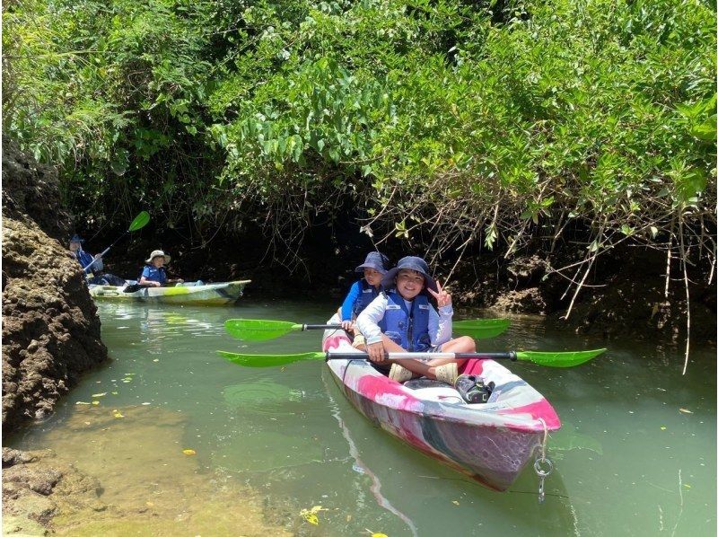 [Family Discount] {Mangrove Kayaking} Have fun in the cool weather! ★Starting at 2pm★Participants from age 2★Free rental items available in a wide range of sizes for children!の紹介画像