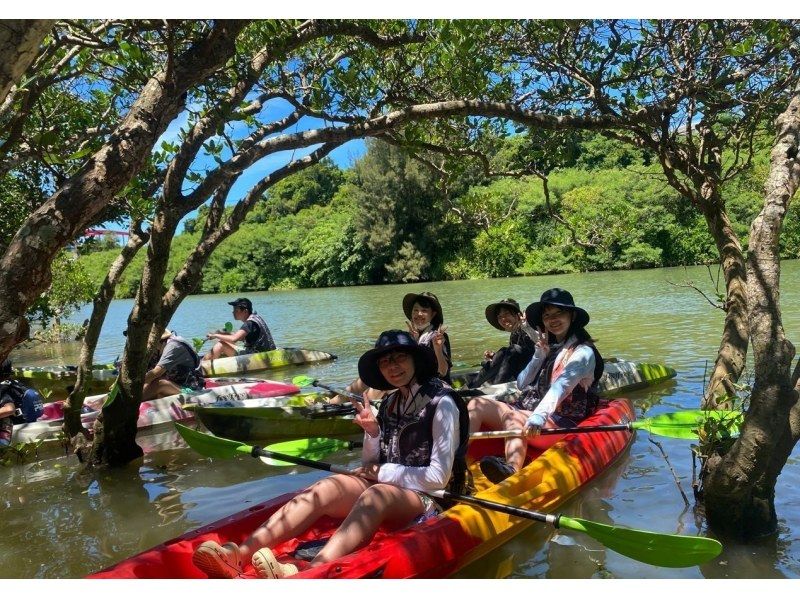 [Family Discount] {Mangrove Kayaking} Have fun in the cool weather! ★Starting at 2pm★Participants from age 2★Free rental items available in a wide range of sizes for children!の紹介画像